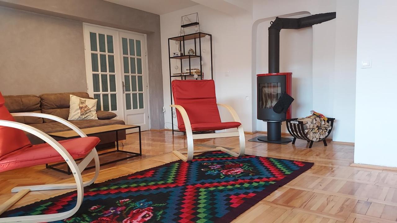 Barlog Appartement Braşov Buitenkant foto