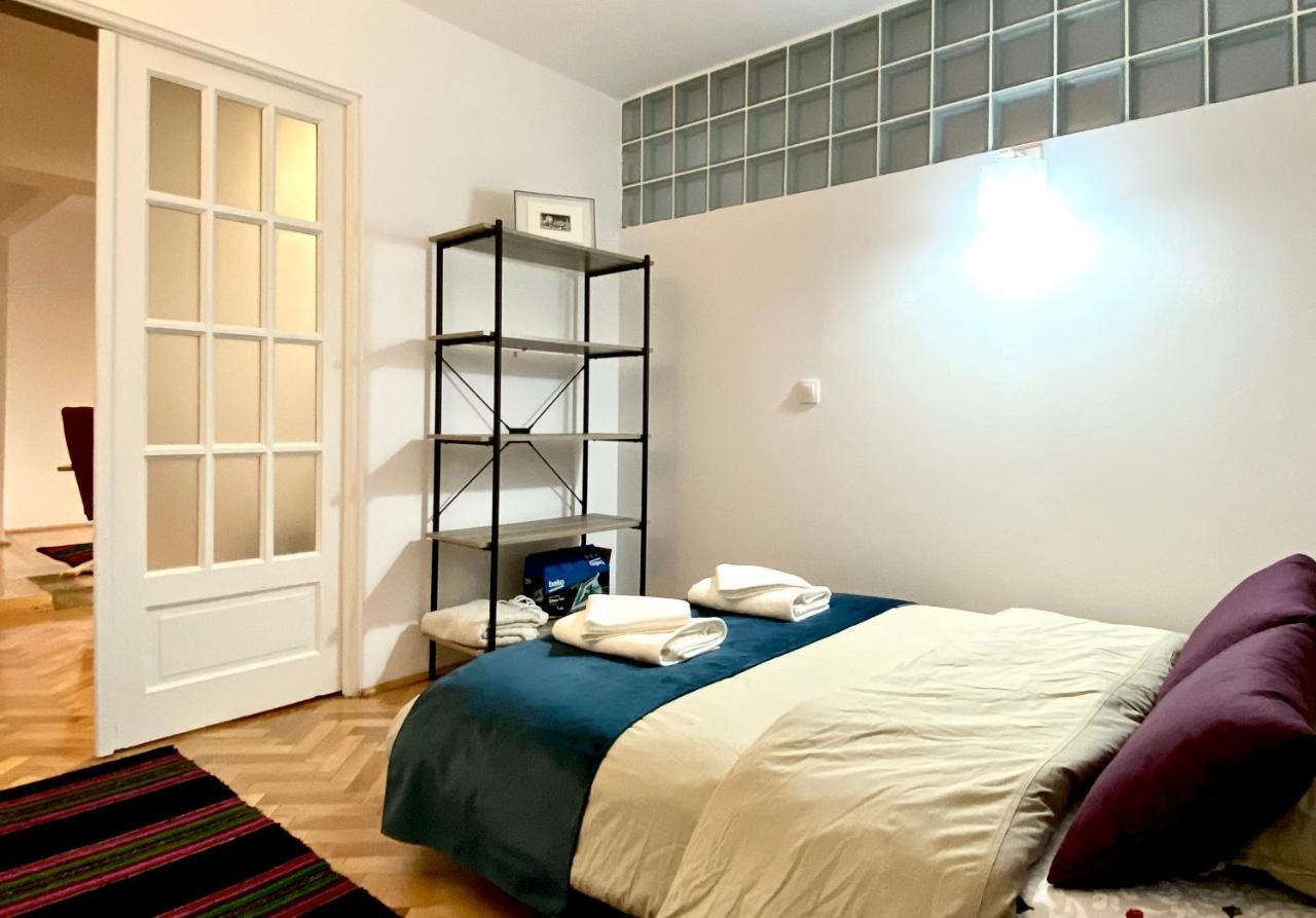 Barlog Appartement Braşov Buitenkant foto