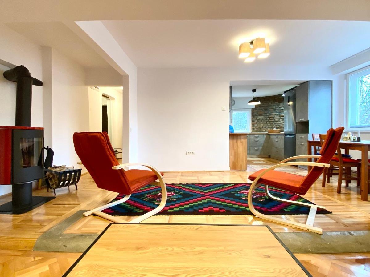 Barlog Appartement Braşov Buitenkant foto